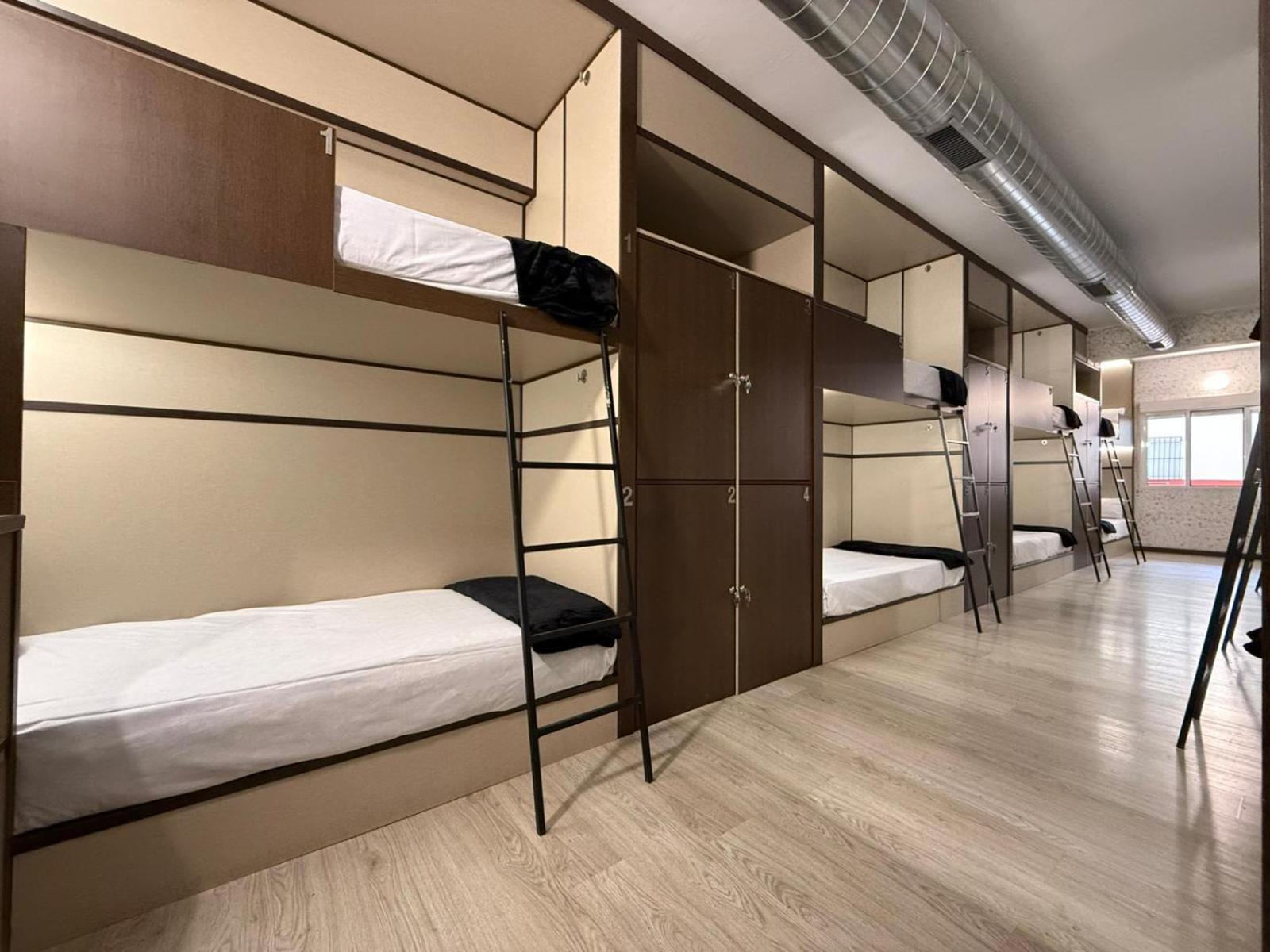 Hostel Tkh-Rooms Mate มาดริด ภายนอก รูปภาพ