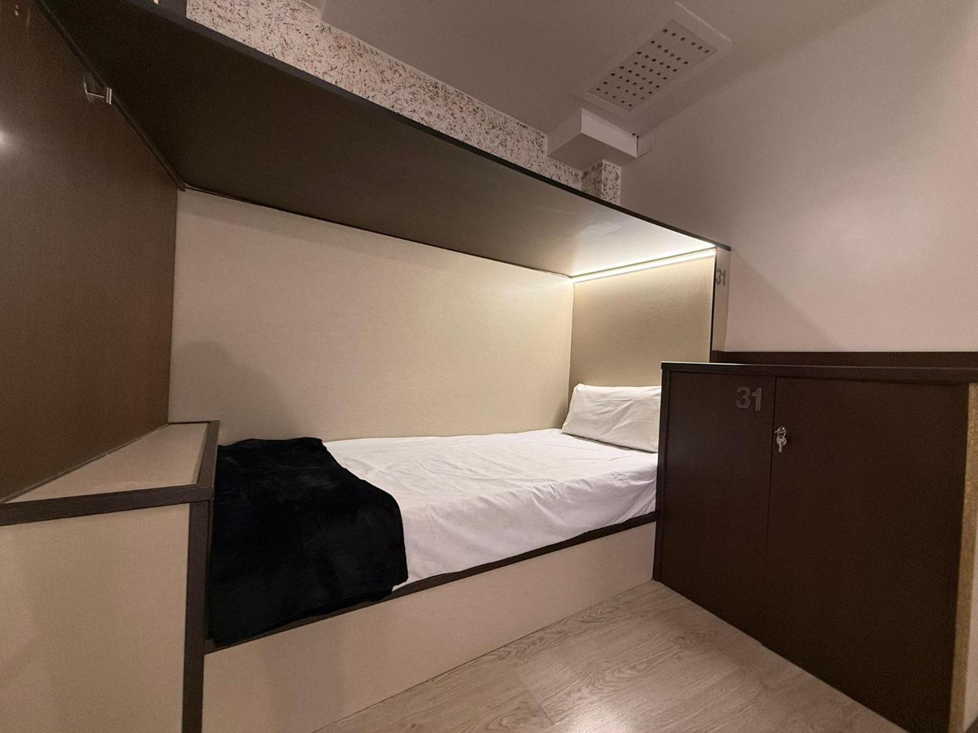 Hostel Tkh-Rooms Mate มาดริด ภายนอก รูปภาพ