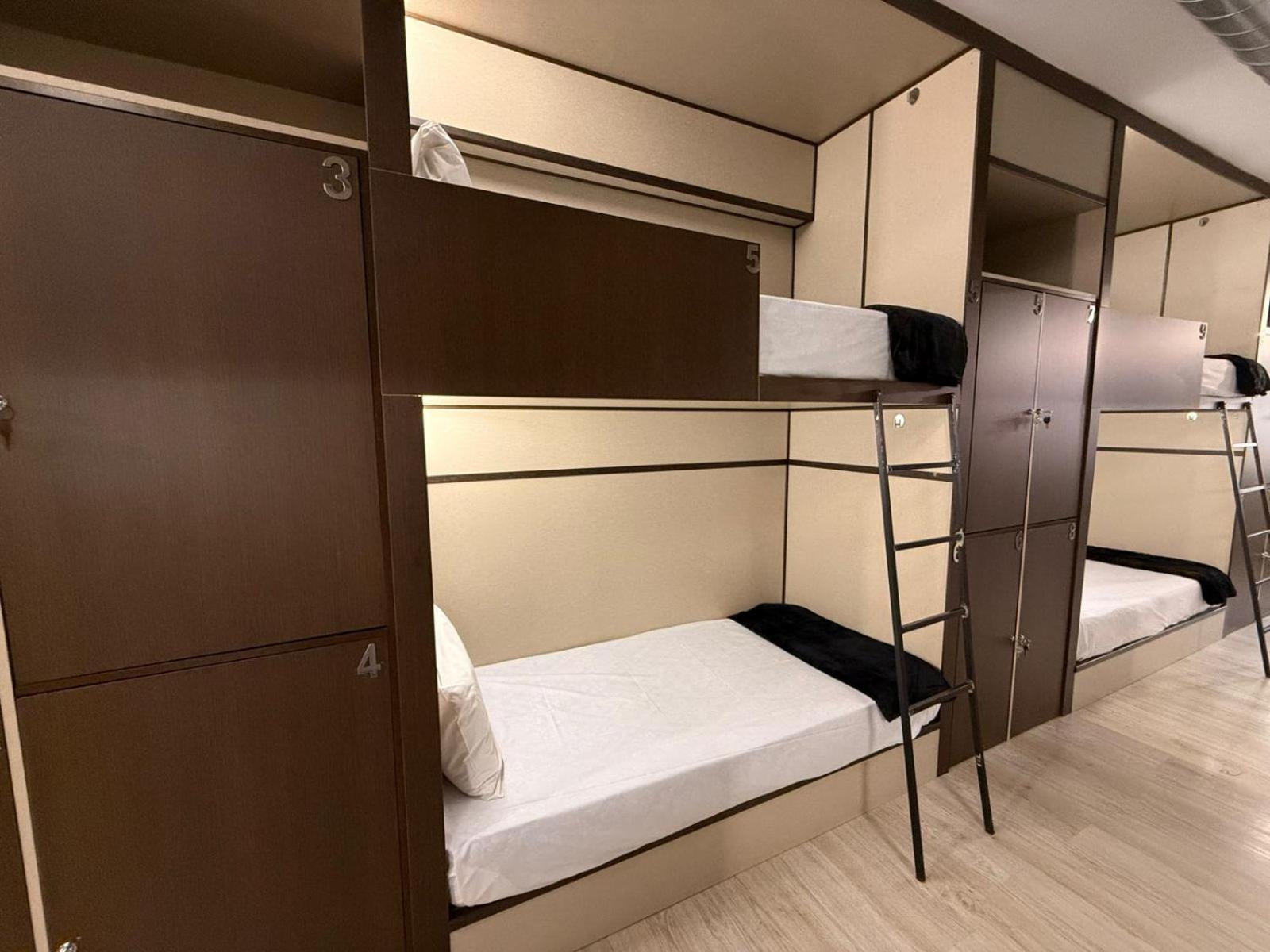 Hostel Tkh-Rooms Mate มาดริด ภายนอก รูปภาพ