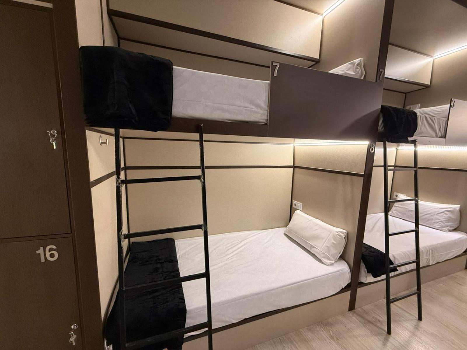 Hostel Tkh-Rooms Mate มาดริด ภายนอก รูปภาพ