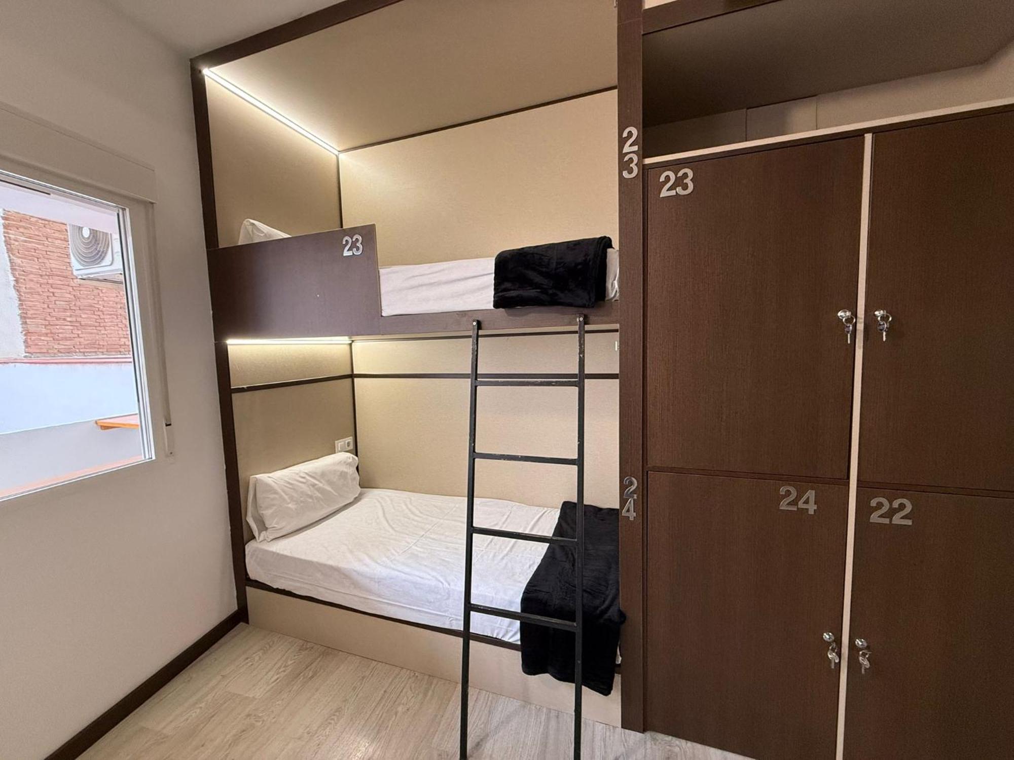 Hostel Tkh-Rooms Mate มาดริด ภายนอก รูปภาพ