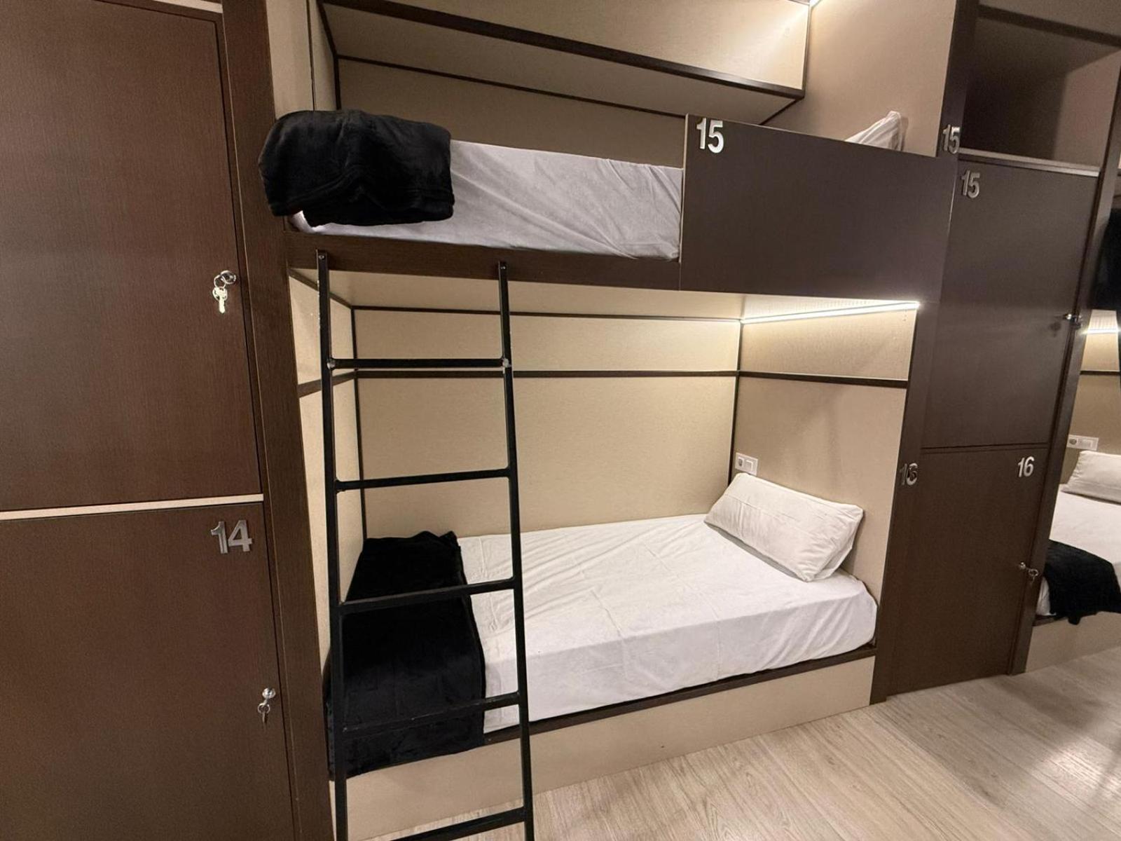 Hostel Tkh-Rooms Mate มาดริด ภายนอก รูปภาพ